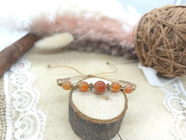 Bracelet fin marron cornaline et laiton 