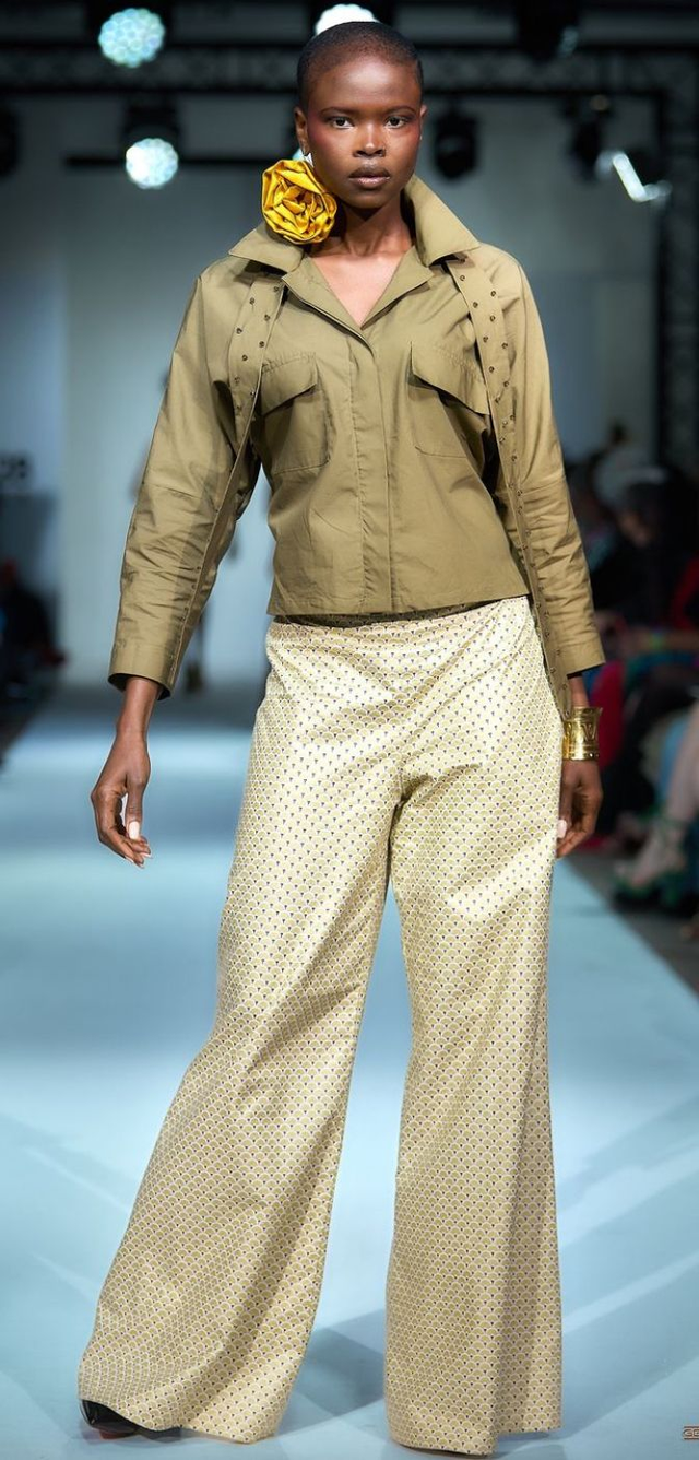 VENDUE! Chemise manche 3/4 en coton avec ceinture perlée brodée à la main portée à l&#039;encolure - Collection INCANDESCENCE