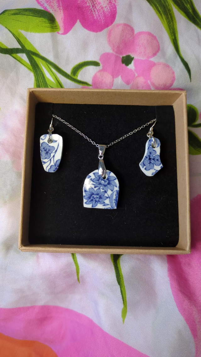Earrings and necklace set 