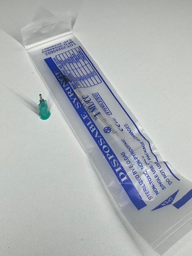 Syringe &amp; Blunt Tip Needle
