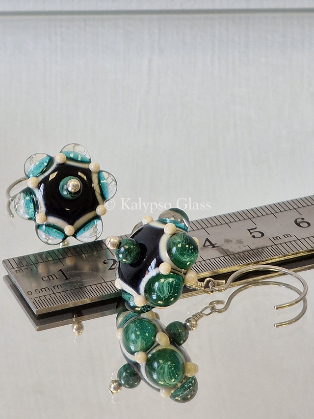 Bumpy Earrings, Black/Green