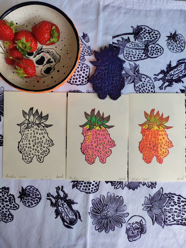 impression linogravure fraises étranges "fraise debout " impression et feutre 10X14.5 cm