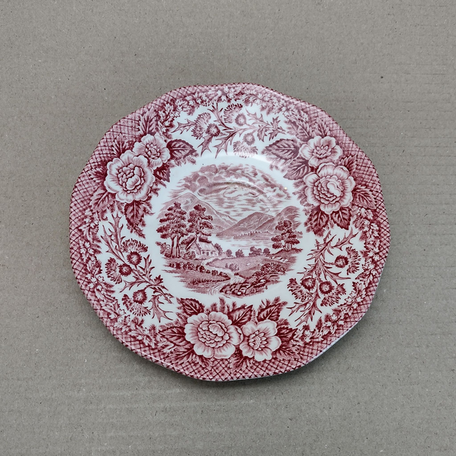 Enoch Wedgwood | Schoteltje Geschulpt (diameter 16,0 cm | hoogte 2,5 cm) &#039;Lochs of Scotland&#039; motief in Roze kleur | Vintage - Onvolkomenheid