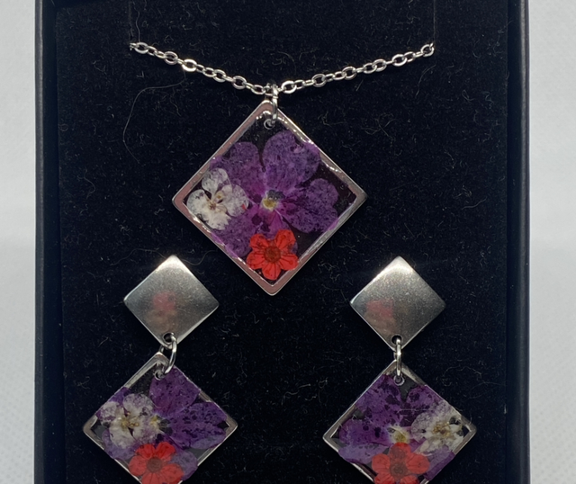 Real flowers necklace and earrings gift set