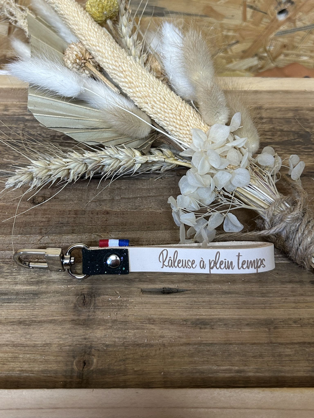 Porte-clés en cuir "Râleuse à plein temps"