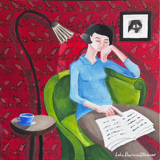 Mujer leyendo en habitación roja