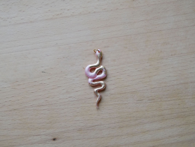 Charm serpent rose/doré