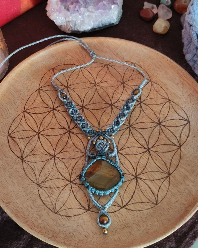 Collier bleu avec oeil de tigre