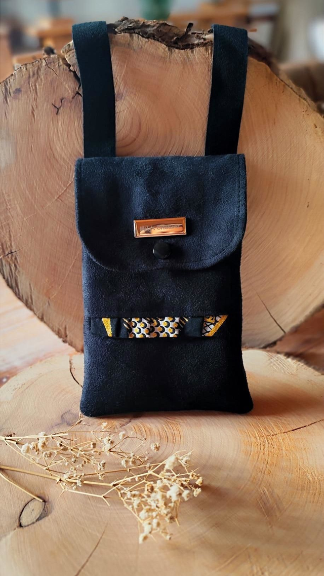 Porte téléphone en suédine noir ✨