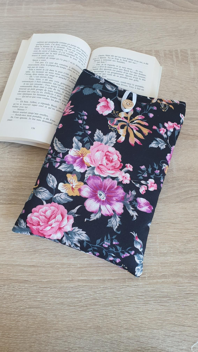 Pochette/ couvre livre rose noir