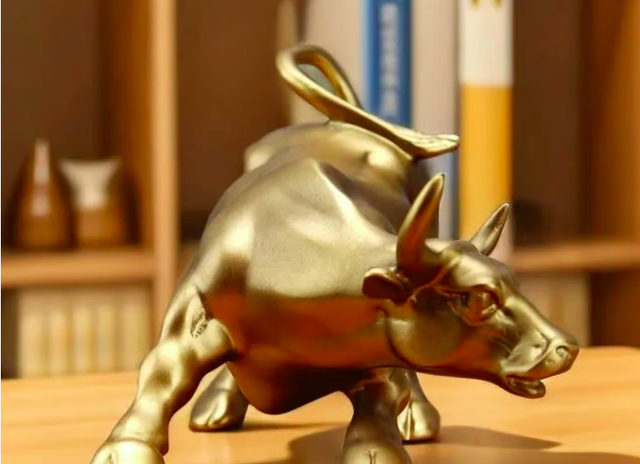 Prachtig beeldje Gouden Stier (20cm)