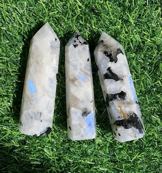 Pierre de lune arc-en-ciel- tour 7-8cm à l'unité 