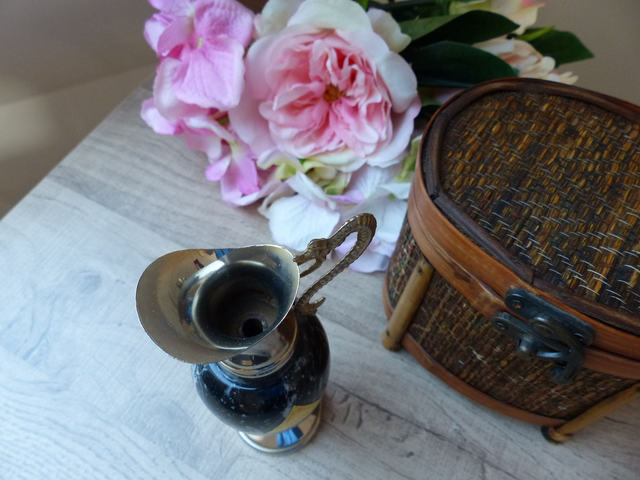 Petit pichet décoratif en marbre noir véritable pierre OMF vintage, pichet miniature avec anse forme serpent, cadeau déco maison intérieur