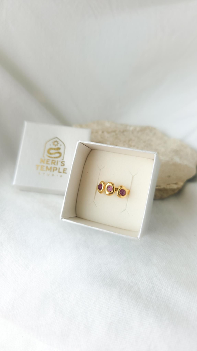 Anel Três Safiras Rosa em Bruto