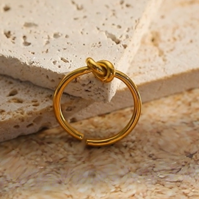Gold knot ring