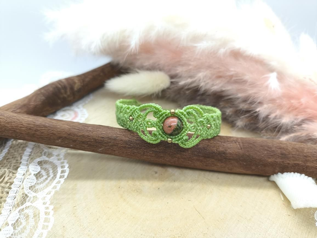 Bracelet vert tissage travaillé perle unakite et perles laiton