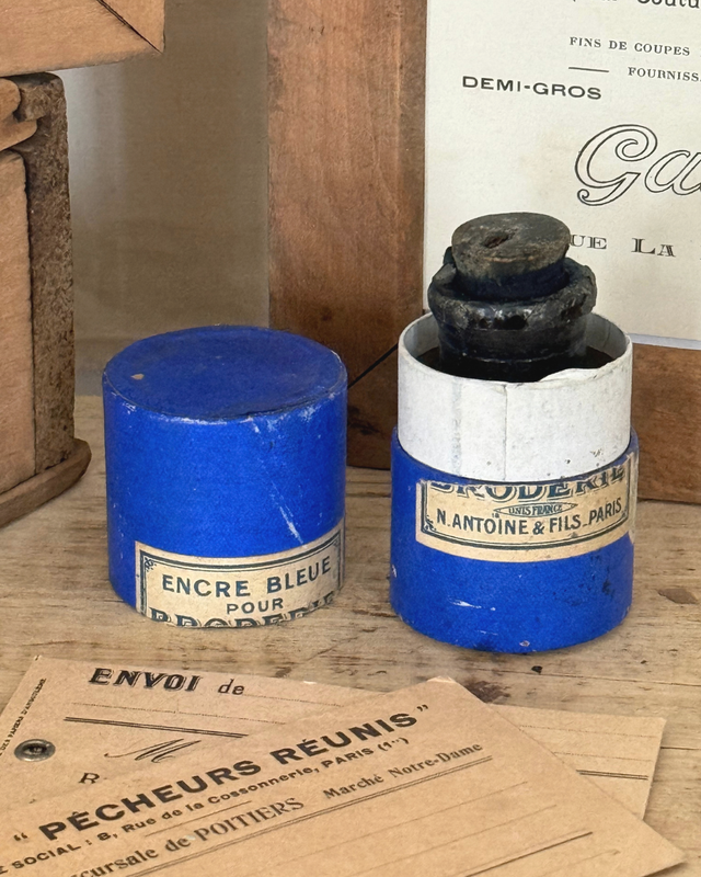 Bouteille encre pour broderie