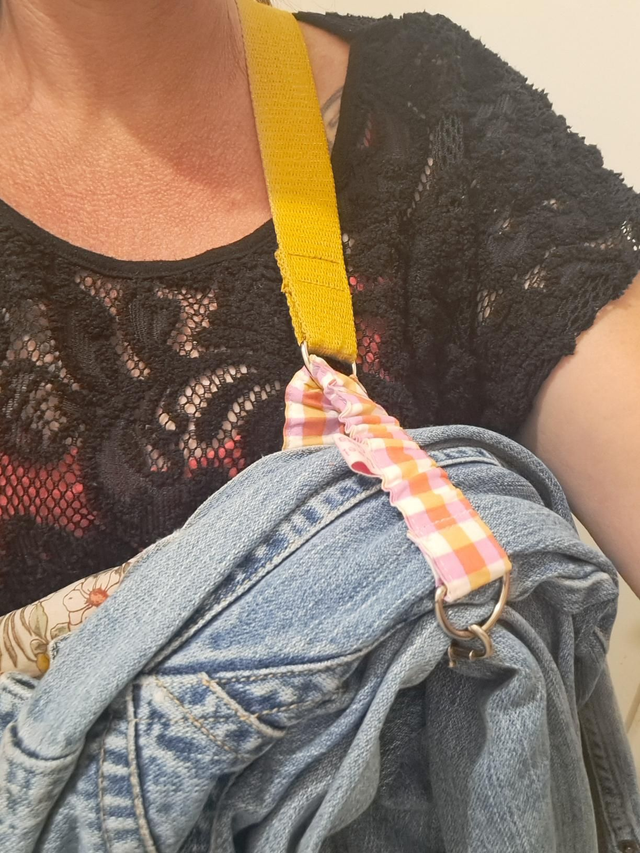 Porte vêtements mains libres 