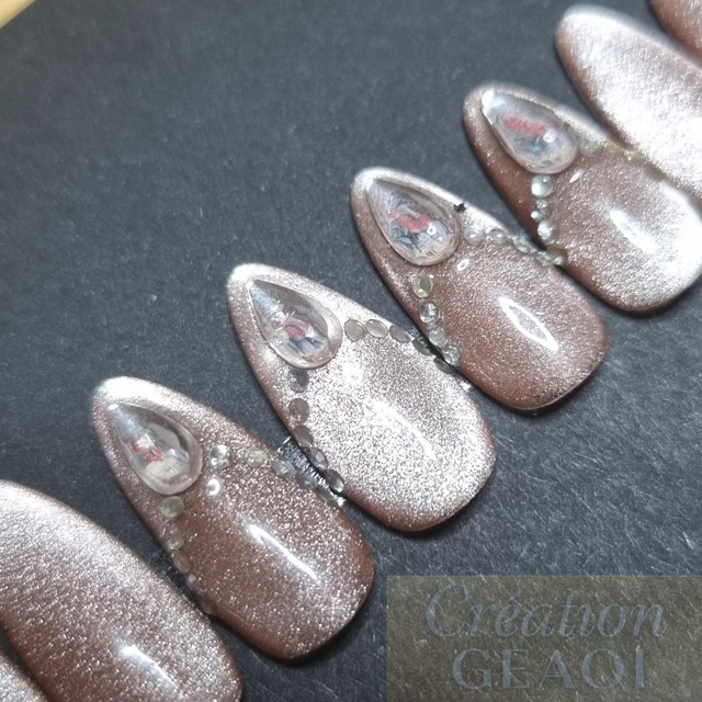 Cristal strass cat eyes little Amande M créer a la commande délai de 7 jours