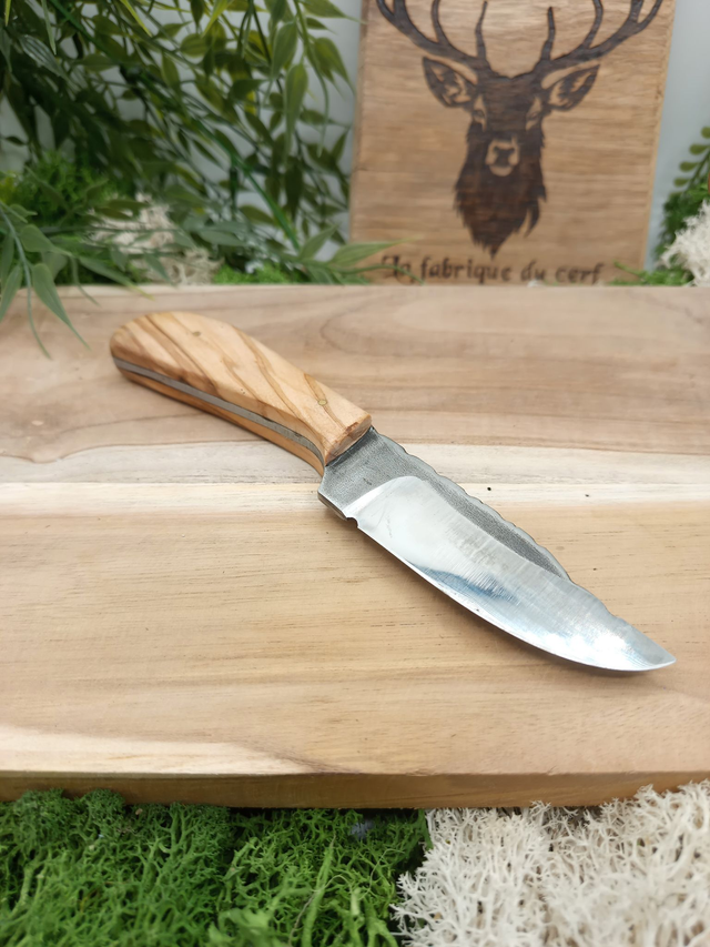 Couteau fixe artisanal – Acier T7M0 trempé &amp; manche en bois d’olivier | La Fabrique du Cerf