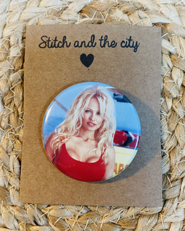 Badge Pamela Anderson