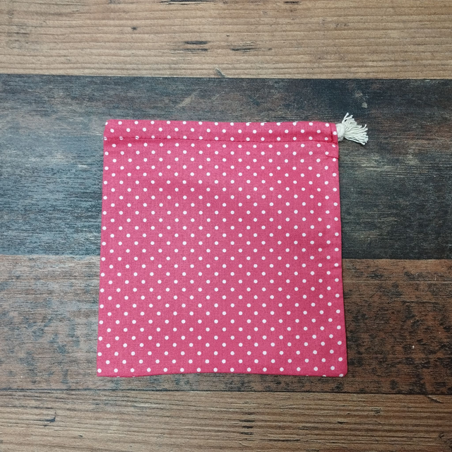 Rouge à pois blanc - Hauteur 16 cm x Largueur 15,5 cm