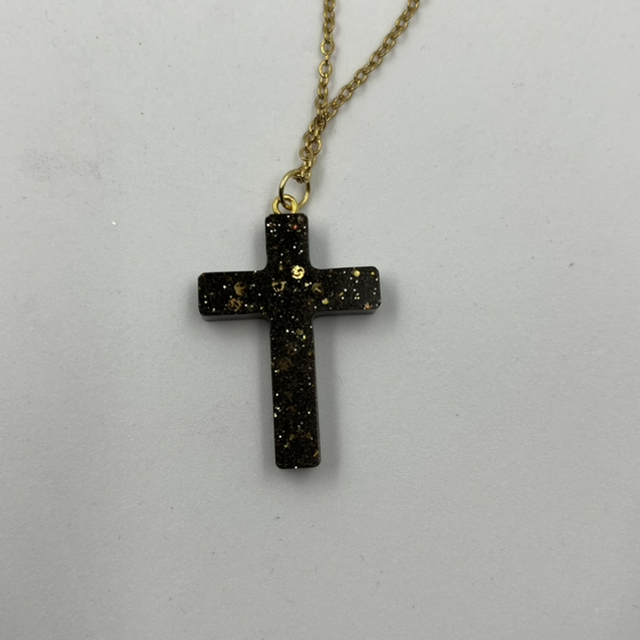 Collier en acier inoxydable et croix en résine
