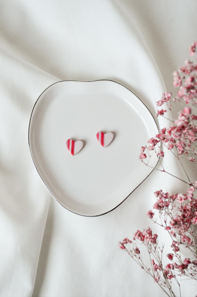 Valentinova Kolekcija - Mali srčki s rdečima črtama