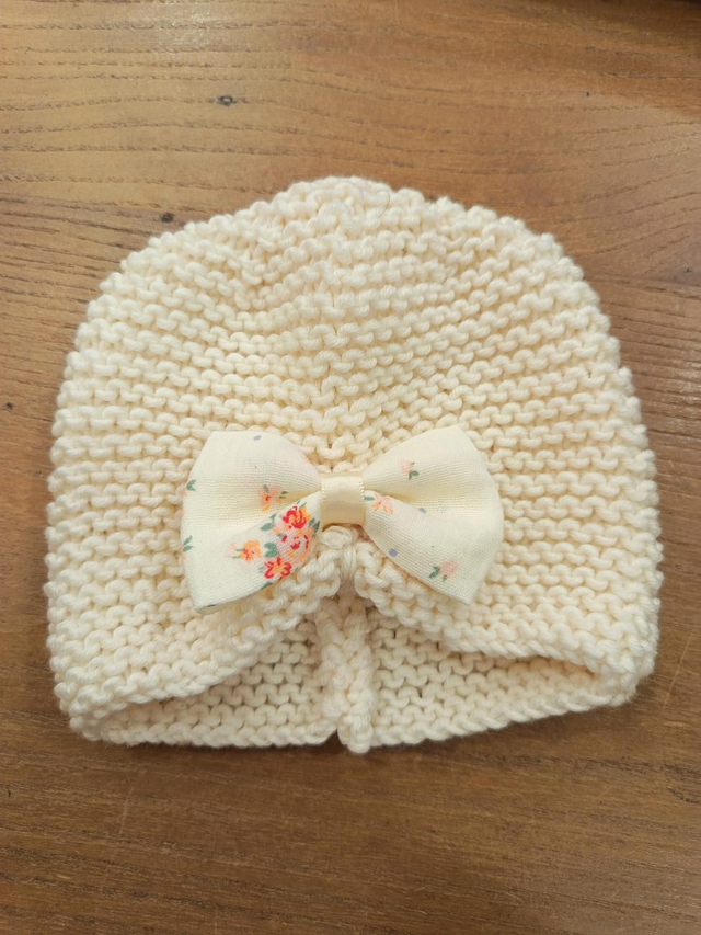 Bonnet avec noeud 3/6 mois