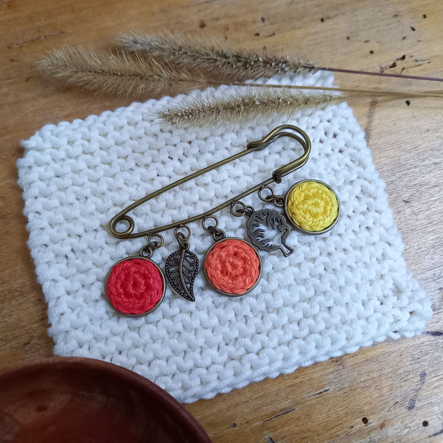 Broche rouge, orange, jaune et bronze - Broche d'automne