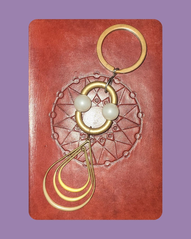 Pearl bronze keyring