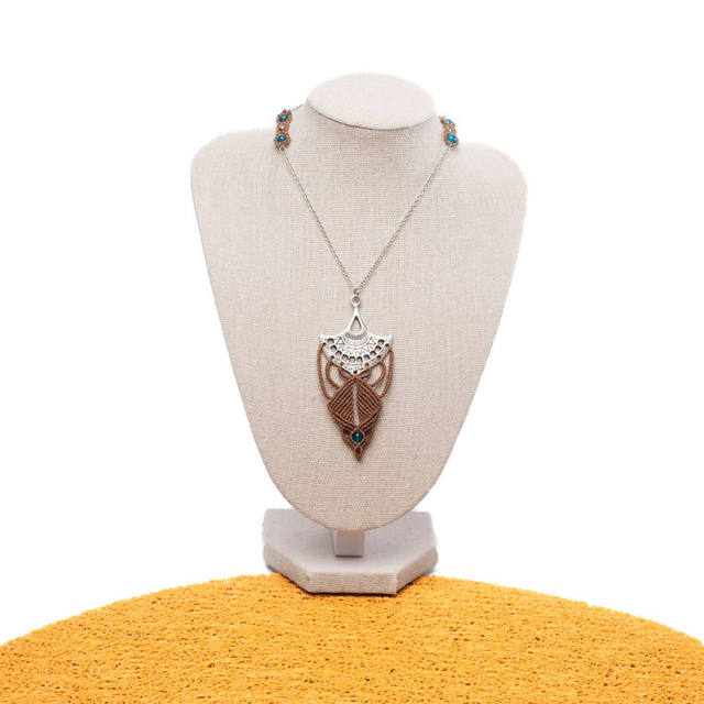 Collier Élégance Bohème – Micro Macramé, Zamac &amp; Apatite
