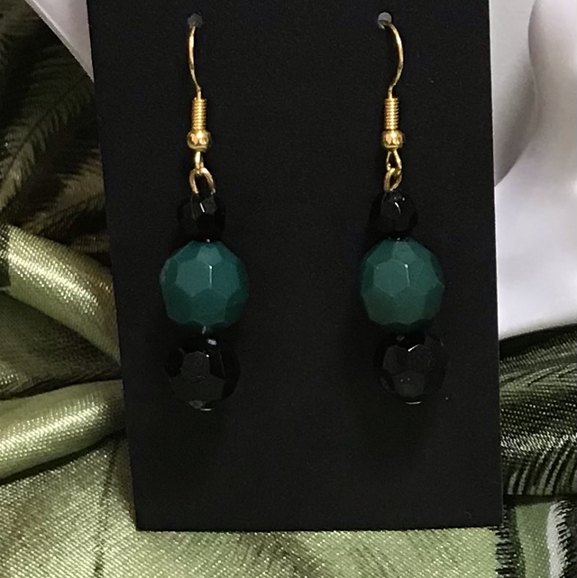 Green Mixed Dangling Earrings - GMDE57