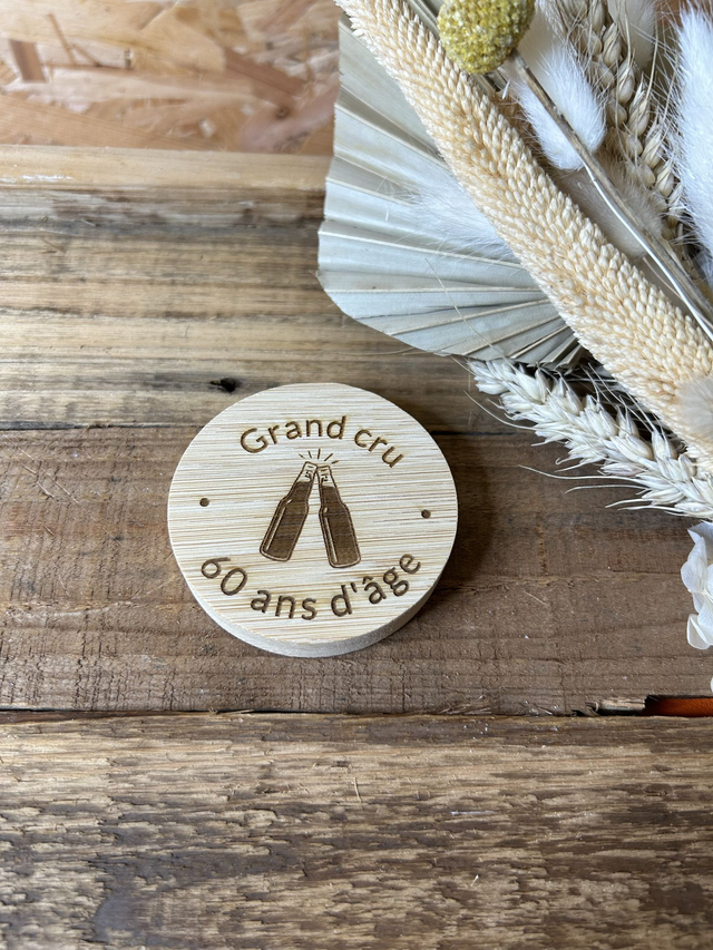 Décapsuleur magnetique en bambou - 60 ans 