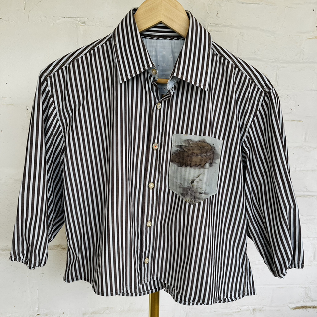 Collection Sumac - Chemise nouée dos bleu ciel rayures marrons