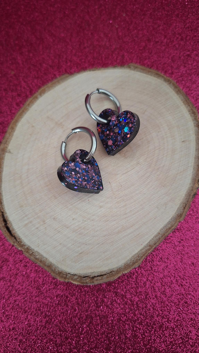 Créoles argentées cœurs noirs et paillettes bleues/roses