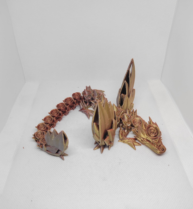 Dragon roses avec ailes