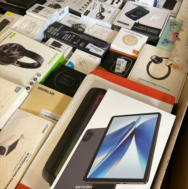 Caja de multimedia y electrónica