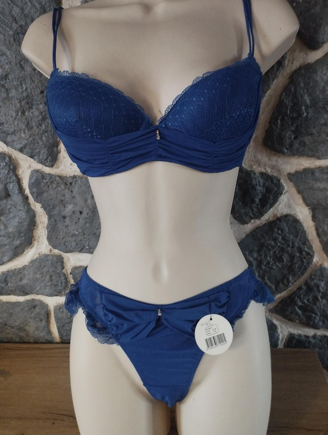 Ensemble bonnet C bleu royal 85C et 90C . rembourrage léger.Tangas en  38, 40 ou 42