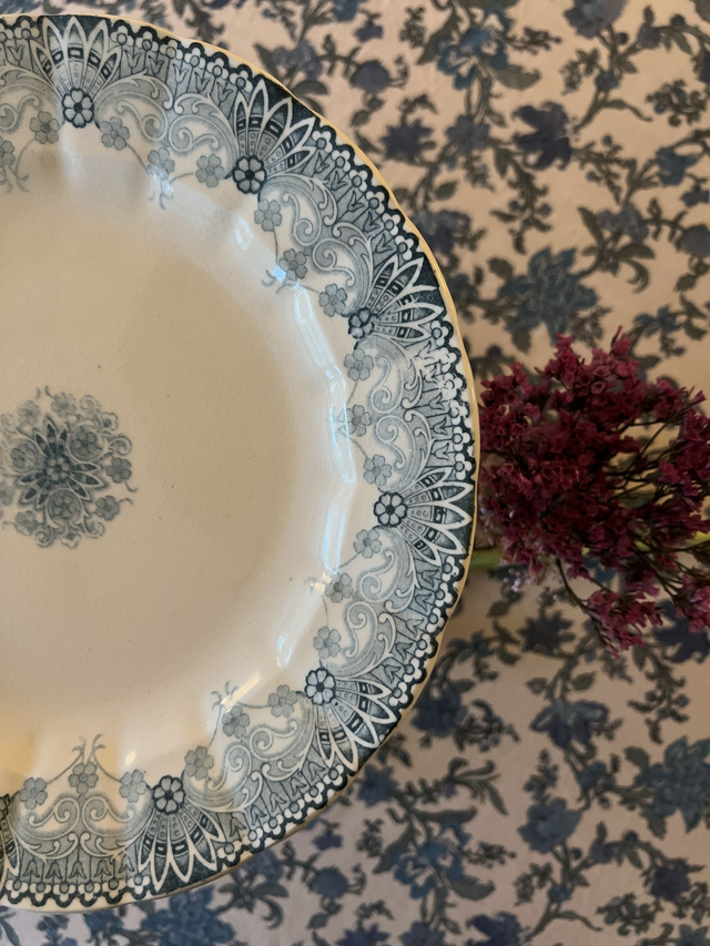 HENRIETTE - Plat piédouche (ou présentoir) signé Choisy le Roi - Terre de Fer