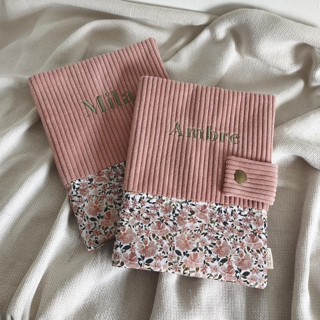 Protège carnet de santé en velours côtelé et coton à motifs