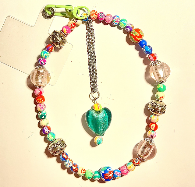 D25 - Dragonne perles silicone, verre et métal