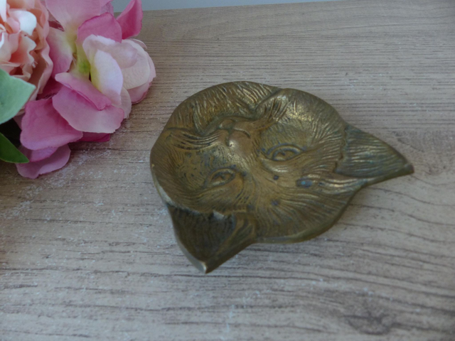 Cendrier chat vintage en laiton doré – vide-poche décoratif et élégant - plateau à bagues - Cadeau rétro cendrier chat en métal doré ancien