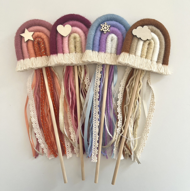 Baguette magique arc-en-ciel en macramé à personnaliser 