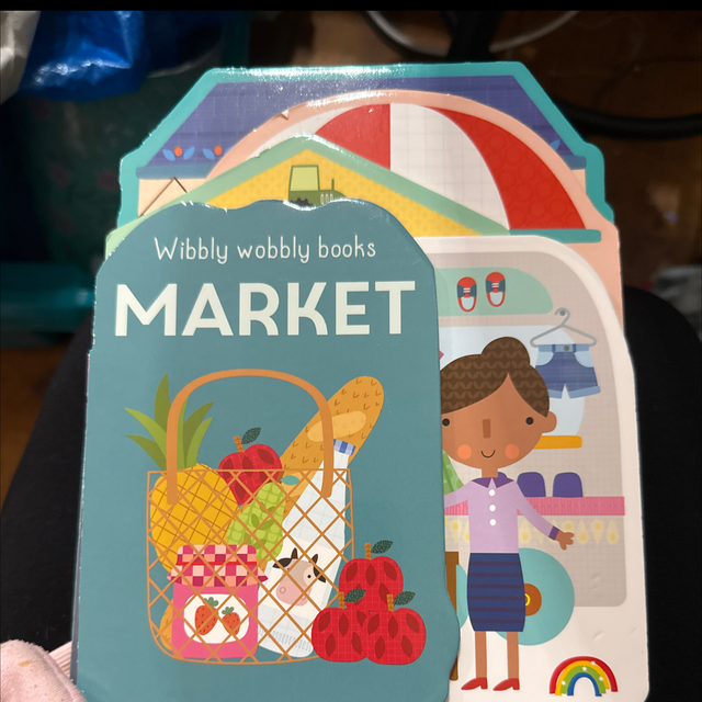 Wobbly Wobbly Books Market/school