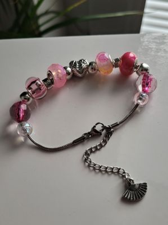 Bracelet: Pink lampwork bead design