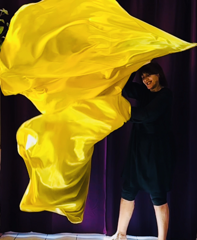 Bannières Métallisées doré vif 140x140cm bords arrondis les 2 + Tiges souples