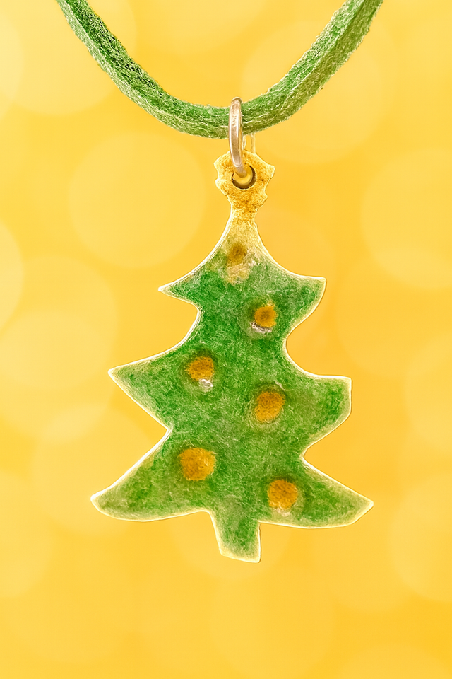 Evergreen Enchantment: Enamelled Silver Christmas tree pendant