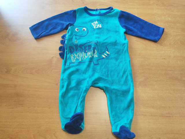 Pyjama dino en 6 mois