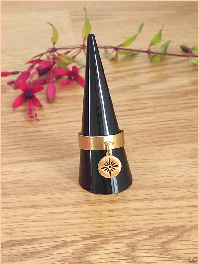 Bague réglable 6mm, acier inoxyable doré, avec breloque 